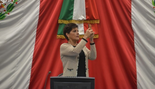 Luego de la acalorada discusión por el retraso en el inicio de las sesiones del Congreso de Veracruz, y la advertencia de sanción a quienes llegan tarde o no permanecen en sus curules durante la misma, este jueves los diputados, principalmente los panistas, llegaron a tiempo a la sesión, la cual inició con ¡únicamente 20 minutos! de retardo.