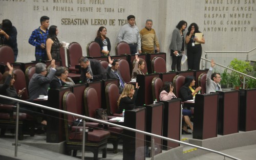 Sin discusión fue aprobado en la sesión del Congreso de Veracruz la Ley de Ingresos y Presupuesto de Egresos 2018, con el voto en contra de los diputados de Morena, quienes argumentaron que el dictamen no se circuló con el tiempo que se establece por Ley.