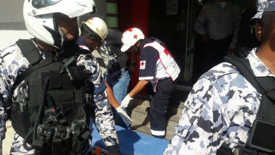 El joven Rodolfo Guapillo Mata, fue herido de bala por un policía auxiliar en una sucursal bancaria en el centro de la ciudad de Veracruz. El oficial argumentó que Guapillo Mata no acató el reglamento interno del banco, al negarse a sacar las manos de sus bolsillos, al ingresar al lugar.