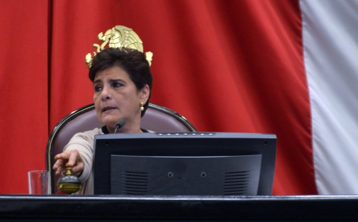 No todos aguantaron la maratónica  sesión  de casi 5 horas, como la diputada María Josefina Gamboa,  quien se retiró mucho antes de terminar; y así entre abrazos, bromas y chiflidos terminó su trabajo legislativo de 2018. Ahora a disfrutar el jugoso aguinaldo.
