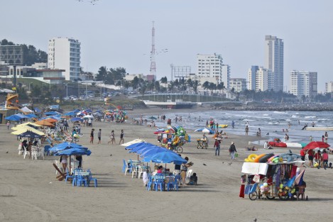 Prestadores de servicios turísticos del municipio de Boca del Río, se encuentran preocupados pues la afluencia de visitantes a la zona de playas ha sido muy baja y para colmo el próximo fin de semana ingresará un nuevo frente frío que provocará vientos del norte muy intensos. Esto generará perdidas en el sector turístico. 