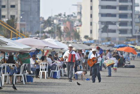 Prestadores de servicios turísticos del municipio de Boca del Río, se encuentran preocupados pues la afluencia de visitantes a la zona de playas ha sido muy baja y para colmo el próximo fin de semana ingresará un nuevo frente frío que provocará vientos del norte muy intensos. Esto generará perdidas en el sector turístico.