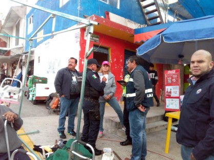 Durante la mañana de este domingo, personal de la Subdirección de Comercio del Ayuntamiento de Xalapa y del Departamento de Inspección y Atención Comercial (DIAC), con el apoyo de la Secretaría de Seguridad Pública y de Tránsito del Estado, retiraron a tianguistas de la Avenida Orizaba.
