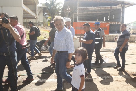 EL gobernador de Veracruz, Miguel Ángel Yunes Linares, realizó un recorrido por la obra de construcción del C-5 y aprovechó para desmentir la versión sobre una presunta agresión a la diputa Mary Jose Gamboa durante la visita a un penal estatal, <em>fue nada más un pisotón<em> afirmó el mandatario.