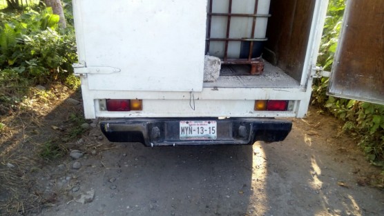  Este martes fue localizada en Ixtaczoquitlán, Ver., una camioneta con reporte de robo, en la cual transportaban dos bidones vacíos, los cuales se presume eran utilizados para el robo de combustible.