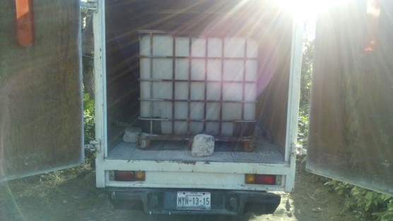  Este martes fue localizada en Ixtaczoquitlán, Ver., una camioneta con reporte de robo, en la cual transportaban dos bidones vacíos, los cuales se presume eran utilizados para el robo de combustible.