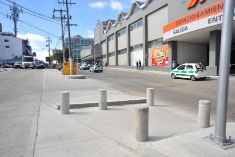  Ayuntamiento de Xalapa, a través de la Dirección de Obras Públicas informa que las obras de pavimentación con concreto hidráulico de la avenida Antonio Chedraui Caram y del Boulevard Porfirio Díaz en el acceso a la Central de Abasto, han sido concluidas.
