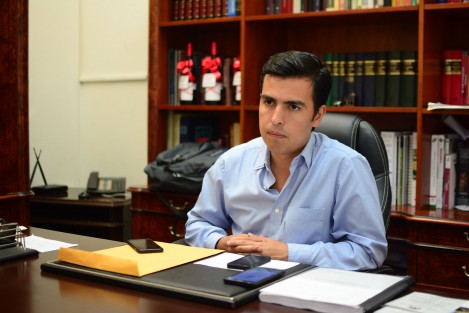 El Ayuntamiento de Xalapa firmará el convenio a través del cual recibirá casi 8 millones de dólares donados por el Fondo Mundial para el Medio Ambiente (GEF, por sus siglas en inglés) para la construcción del biodigestor que transformará los residuos sólidos urbanos en energía limpia, informó el regidor Rogelio Jesús Álvarez Arroyo.