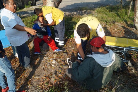 Un fuerte accidente vehicular se registró en la localidad de Arroyo Piedra, municipio de Tlapacoyan,  donde un camión provocó un percance donde una camioneta resultó seriamente dañada y cuatro personas lesionadas, 