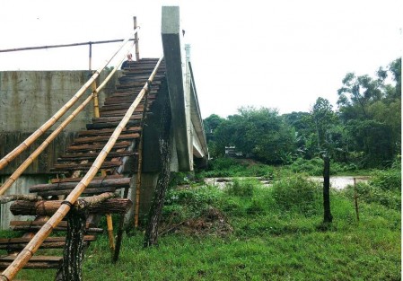 Sin fecha para la conclusión del puente de Vega Chica, en el municipio de Tlapacoyan.