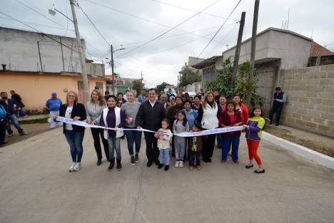 Al referir que a través del programa bipartita Juntos por Nuestra Capital, el Ayuntamiento de Xalapa rompió record en materia de obra pública, el alcalde Américo Zúñiga agradeció la confianza de los ciudadanos que respaldaron a este exitoso programa.
