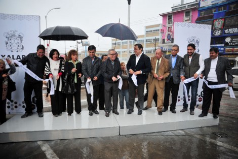  Para cerrar una jornada de trabajo en la que entregó obras por casi 11.5 millones de pesos, el alcalde Américo Zúñiga Martínez inauguró la modernización de la avenida Antonio Chedraui Caram, en la que se invirtieron casi 3 millones de pesos.
