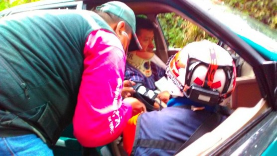 Dos personas lesionadas y cuantiosos daños materiales, es el saldo de un fuerte accidente suscitado la tarde de este jueves sobre la carretera Papantla-Poza Rica; una de ellas permaneció por algunos minutos prensada en la unidad donde viajaba.