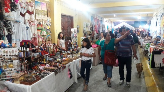 En Papantla, el comercio sí se ha visto favorecido en esta temporada de fin de año. Los bonos de fin de año sí llegaron, en parte por las divisas que trabajadores migrantes enviaron a sus familias.  