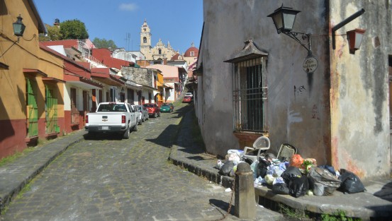 Así luce uno de los callejones emblemáticos de Xalapa, como es el de Jesús te ampare.  