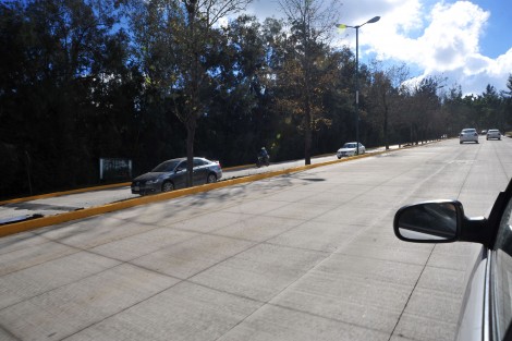 <em>Entregamos el mayor programa de obras en la historia de Xalapa, sin endeudarla un solo centavo. ¡Gracias a todos por su confianza!</em>, expresó el alcalde Américo Zúñiga Martínez, al inaugurar la pavimentación del bulevar Porfirio Díaz y de la calle Obsidiana. 