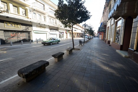 Con una inversión superior a los 80 millones de pesos, Xalapa cuenta ya con un Centro Histórico rescatado y remodelado y embellecido, donde se fomenta las actividades artísticas y económicas en un ambiente amigable para todos, expresó el alcalde Américo Zúñiga Martínez, al encabezar la inauguración de esta obra integral.

