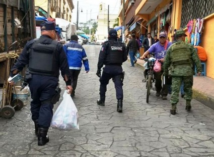 Con la participación de Fuerzas federales, policías municipales y personal de Gobernación Municipal, se realizó un operativo en la zona centro de esta cabecera municipal de Papantla, para decomisar material pirotécnico, ya que se ha proliferado la venta en este municipio.