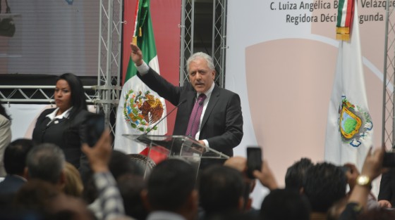En Xalapa, el Dr. Hipólito Rodríguez Herrero rindió protesta como alcalde de Xalapa para el periodo 2018 - 2021. El gobernador Miguel Ángel Yunes, presente en el evento, le ofreció todo el apoyo a su administración, al igual que a todos los municipios del Estado. 