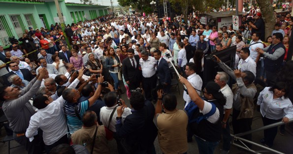 El licenciado Mario A. Chama Díaz rindió protesta esta tarde como nuevo presidente municipal de Teocelo, en un evento donde se congregaron diversos actores políticos y una gran cantidad de amigos, simpatizantes y periodistas de la región. 