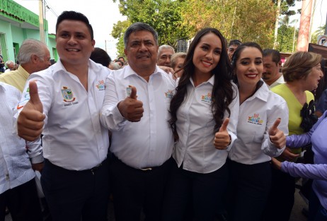 Emotiva también fue la presencia de la familia Chama, quien acompañó al nuevo alcalde de Teocelo en este especial día.

