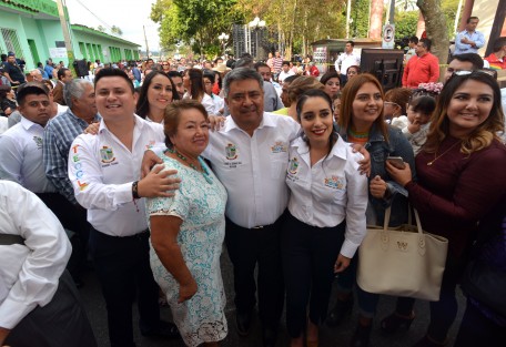 Emotiva también fue la presencia de la familia Chama, quien acompañó al nuevo alcalde de Teocelo en este especial día.

