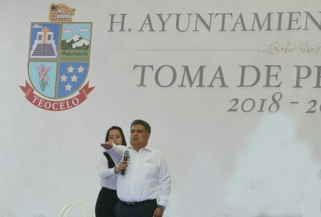 El licenciado Mario A. Chama Díaz rindió protesta esta tarde como nuevo presidente municipal de Teocelo, en un evento donde se congregaron diversos actores políticos y una gran cantidad de amigos, simpatizantes y periodistas de la región.