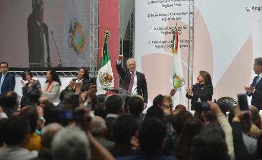 En Xalapa, el Dr. Hipólito Rodríguez Herrero rindió protesta como alcalde de Xalapa para el periodo 2018 - 2021. 