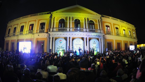 Enrique Fernández Peredo, rindió protesta como alcalde de Coatepec. 