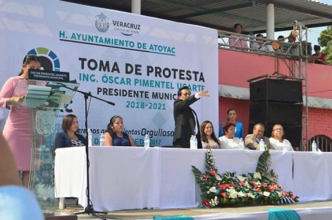 Ante una multitud de atoyaquenses se llevó a cabo la Toma de Protesta al Ing. Óscar Pimentel Ugarte, alcalde electo de este municipio.