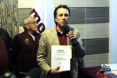 Con la presencia de Diputados locales y federales, maestros y simpatizantes provenientes de otras fuerzas políticas, se llevó a cabo el registro como pre candidato por el partido MORENA a la gubernatura por Veracruz, de Cuitláhuac García Jiménez.