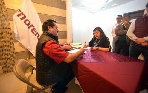 Este martes  también acudió a solicitar su registro como precandidato a la gubernatura por MORENA, Noe García López como precandidato a la gubernatura, quien dijo ser docente y fue acompañado por unas 40 personas. 