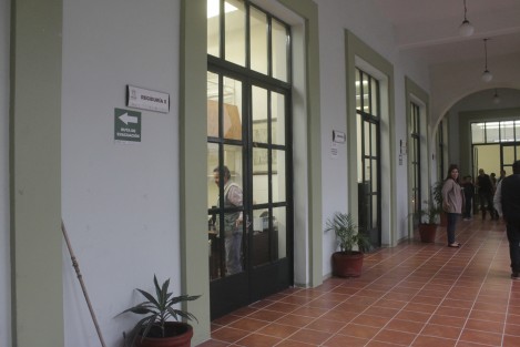 Pasada la 1 de la tarde de este  martes 2 de enero, la última regiduría del ayuntamiento de Xalapa, fue abierta. Empleados comentaron que las que están a cargo de Morena abrieron temprano, desde la 9:00, y que en las que hubo retardo fue en las que estarán encabezadas por los otros partidos.  