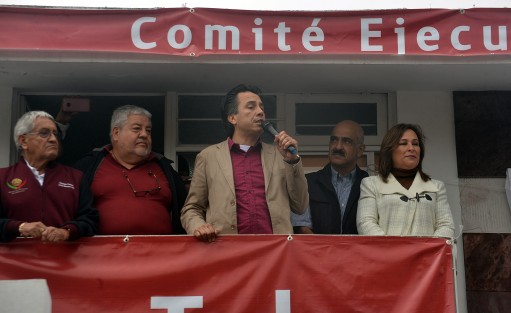 Con el respaldo de militantes de MORENA, y de militantes de otras fuerzas políticas, Cuitláhuac García Jiménez presentó su solicitud a la precandidatura de MORENA a la gubernatura de Veracruz.