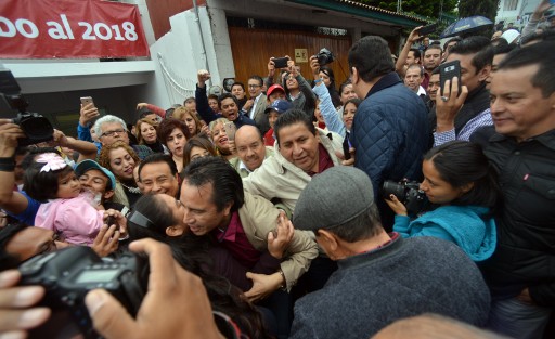 Con el respaldo de militantes de MORENA, y de militantes de otras fuerzas políticas, Cuitláhuac García Jiménez presentó su solicitud a la precandidatura de MORENA a la gubernatura de Veracruz.