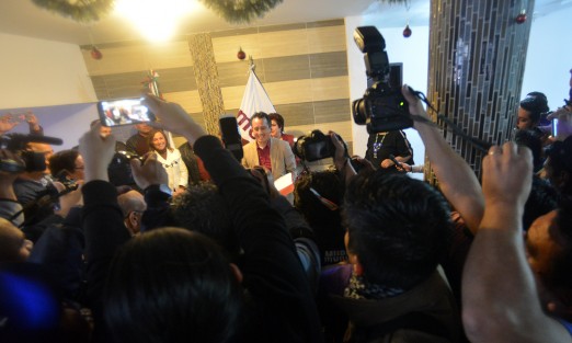 Con el respaldo de militantes de MORENA, y de militantes de otras fuerzas políticas, Cuitláhuac García Jiménez presentó su solicitud a la precandidatura de MORENA a la gubernatura de Veracruz.