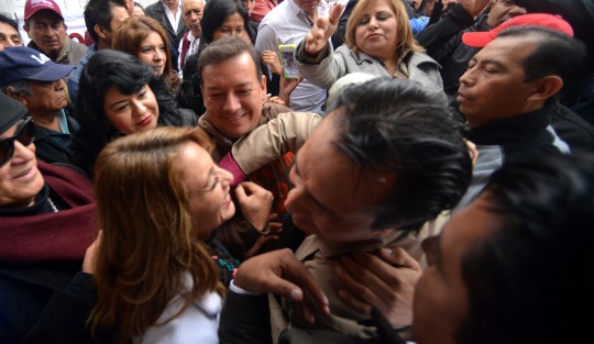 Con el respaldo de militantes de MORENA, y de militantes de otras fuerzas políticas, Cuitláhuac García Jiménez presentó su solicitud a la precandidatura de MORENA a la gubernatura de Veracruz.