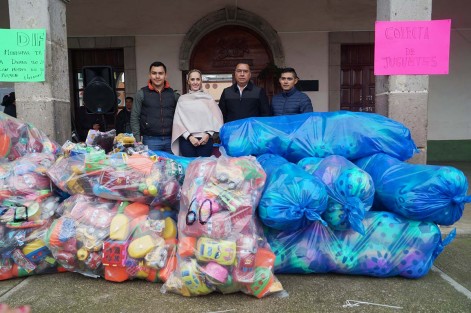 La unión de Barateros de México se sumó a la campaña de donación de juguetes para festejar a los pequeñines tlapacoyenses este Día de Reyes.
