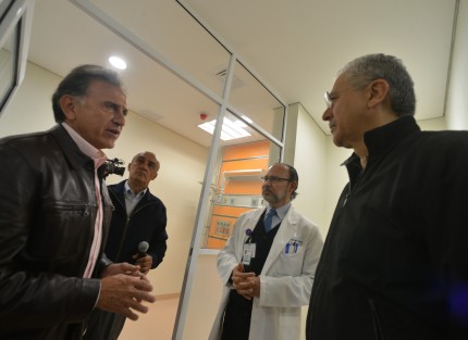 A decir de Miguel Ángel Yunes Linares, invitó a el alcalde de Xalapa, Hipólito Rodríguez, para conminarlo a apoyar en trabajos de supervisión de  servicios en el nosocomio, en lo que esté dentro de las posibilidades del ayuntamiento.   