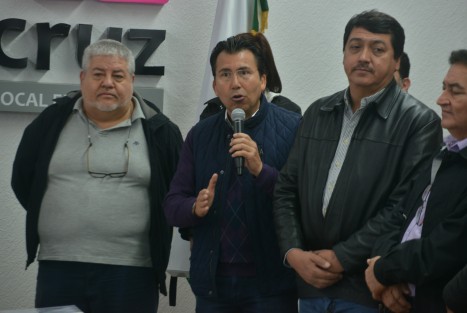 Ante el OPLE Veracruz se presentaron los dirigentes estatales de MORENA, PES y PT, Manuel Huerta, Gonzalo Guízar y Ramón Díaz, respectivamente, para solicitar el registro de la coalición Juntos haremos historia. Los dirigentes de los tres partidos políticos confiaron en que unidos lograrán los votos suficientes para hacer historia en el estado. 