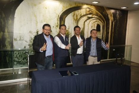 El dirigente nacional del PAN, Damián Zepeda, ofreció una rueda de prensa previo a una reunión que sostendría con liderazgos de este partido. Le acompañaron Miguel Ángel Yunes Márquez, José Mancha Alarcón y Enrique Cambranis Torres.  