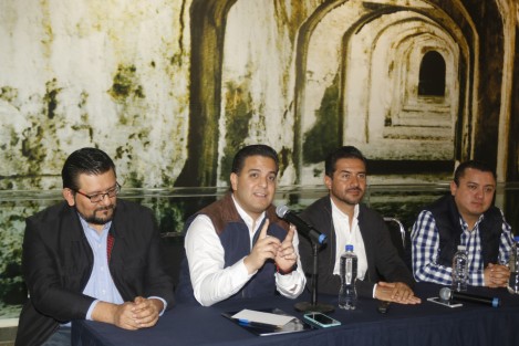 El presidente del Comité Ejecutivo Nacional del PAN, Damián Zepeda, criticó al precandidato del PRI a la presidencia de la República, José Antonio Meade, de quien dijo que en el país siendo secretario de Hacienda, solo dejó como herencia el incremento a las gasolinas.