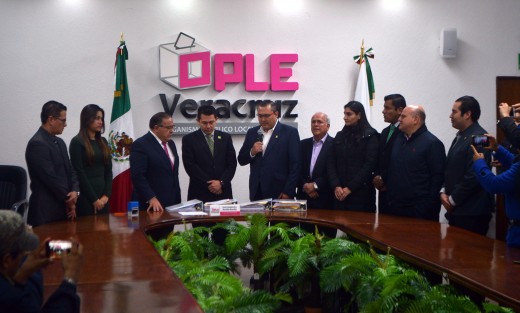 A escasas horas de que concluyera el plazo para el registro de coaliciones para el proceso electoral de 2018, los dirigentes estatadel PVEM y PRI acudieron a las oficinas del OPLE para solicitar el registro de la que conformarán juntos, bajo el nombre de Por un Veracruz mejor.