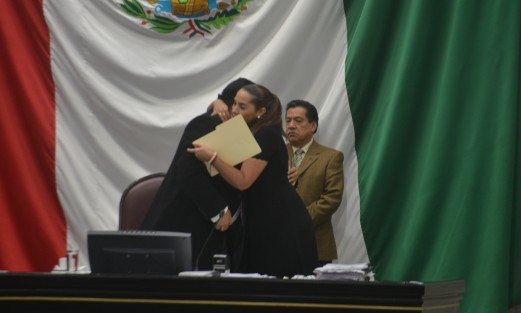 Entre abrazos y algunas ausencia físicas, inició la primera sesión del 2018 en la legislatura local del Estado de Veracruz.
