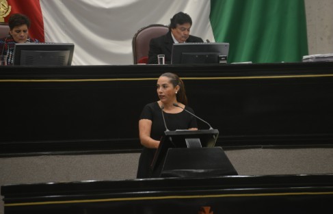 Cinthya Lobato Calderón quien expuso la Iniciativa con proyecto de decreto por el que se reforman diversas disposiciones la Ley Orgánica del Municipio Libre relativa al Sistema Municipal para la Igualdad y la Prevención, Atención y Erradicación de la Violencia contra las Mujeres en Veracruz.