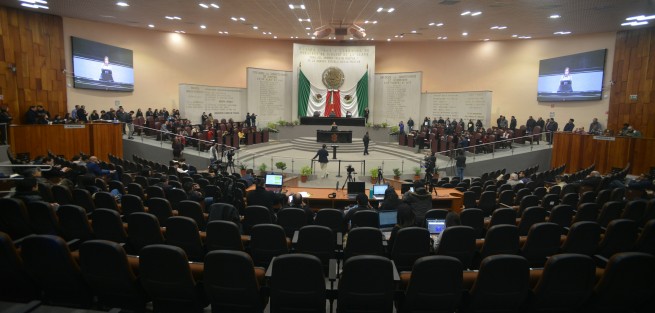 El Pleno de la LXIV Legislatura determinó llamar a comparecer al rector de la Universidad Popular Autónoma de Veracruz (UPAV), ante la Comisión Permanente de Educación y Cultura, el 31 de enero de 2018, a las 17:00 horas, en donde deberá rendir un informe pormenorizado sobre el trámite y expedición de títulos y cédulas profesionales a cargo de esa institución.