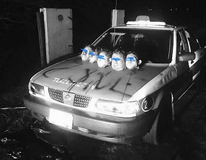 La madrugada de este viernes en Tlacotalpan fueron encontradas las cabezas de 5 personas sobre el cofre de un taxi abandonado sobre la carretera federal Cosamaloapan - Alvarado. Al parecer el resto de los cuerpos se encontraba dentro de la unidad en bolsas negras.  