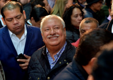 Representantes de todos los sectores del PRI, incluidos algunos que poco se dejan ver, estuvieron presentes para acompañar a Pepe Yunes en su registro como precandidato a la gubernatura de Veracruz por el Partido Revolucionario Institucional.