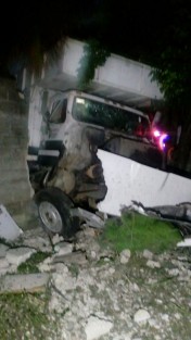 Durante la mañana de este domingo se registró un accidente sobre la carretera federal Córdoba-Cuitláhuac, donde un camión transportador de caña se salió del camino cayendo a un barranco.