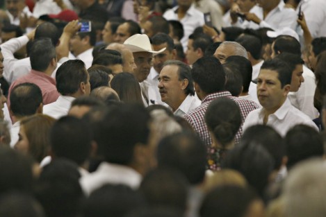 Diversos personajes de la vida política local y nacional del PRI, asistieron al arranque de la precampaña de José Yunes Zorrila rumbo a la sucesión gubernabental. El precandidato a la presidencia de México, José Antonio Meade Kuribeña, asistió como invitado especial.